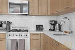 Modern 1BR in Prime Manhattan w/Laundry & Elevator