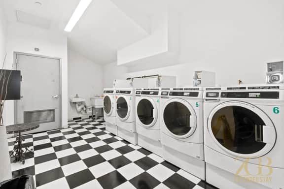 1BR in the Heart of Manhattan w/Laundry & Elevator
