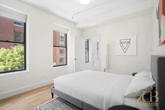 Modern 2BR 2BA Prime Midtown w/ Elevator & Laundry