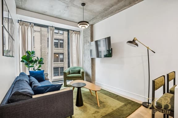 Mint Condition Modern 2BR, WD, Elevator / Chelsea 